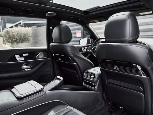 Used 2024 Mercedes-Benz Maybach GLS 600 4MATIC image 39