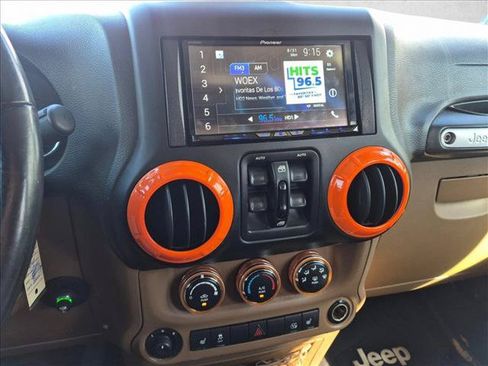 Used 2017 Jeep Wrangler Unlimited Sahara w/ Connectivity Group AWD/4WD image 9