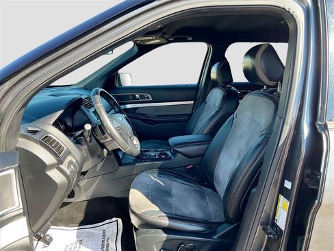 Used 2017 Ford Explorer XLT w/ Equipment Group 202A image 20