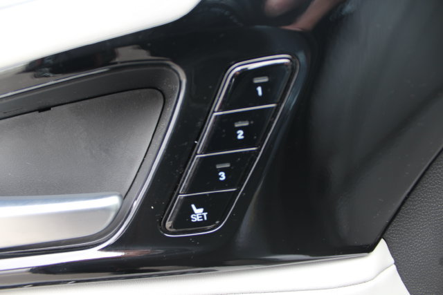 Used 2025 Acura MDX w/ Technology Package FWD image 48