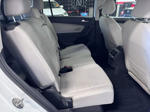 Used 2019 Volkswagen Tiguan SE w/ Panoramic Sunroof Package image 41