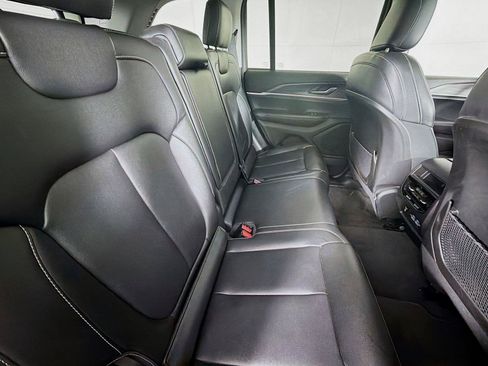 Used 2023 Jeep Grand Cherokee Limited AWD/4WD image 30