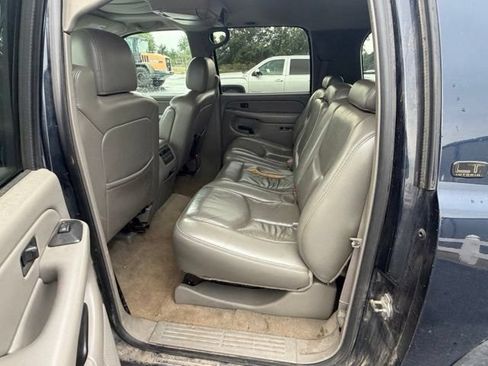 Used 2005 Chevrolet Suburban LT w/ Preferred Equipment Group AWD/4WD image 6