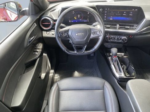 Used 2024 Chevrolet Trax RS w/ Sunroof Package FWD image 14