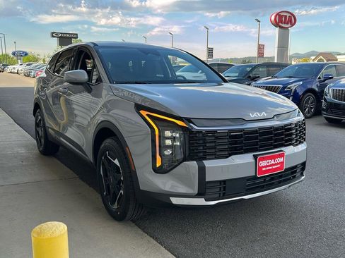 New 2026 Kia Sportage S image 3