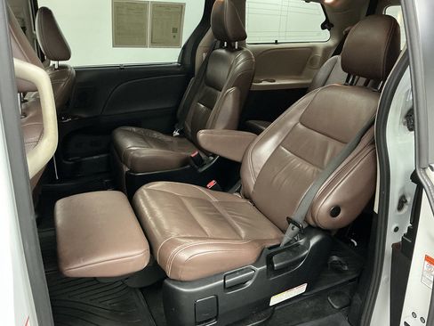 Used 2018 Toyota Sienna Limited Premium w/ Protection Package FWD image 27