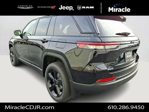New 2025 Jeep Grand Cherokee Limited w/ Black Appearance Package image 3