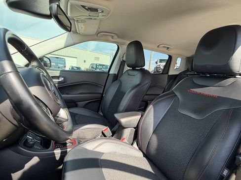 Used 2018 Jeep Compass Trailhawk w/ Popular Equipment Group AWD/4WD image 40