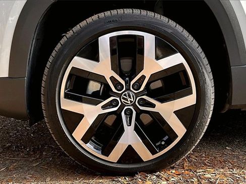 Used 2023 Volkswagen Taos SEL image 31