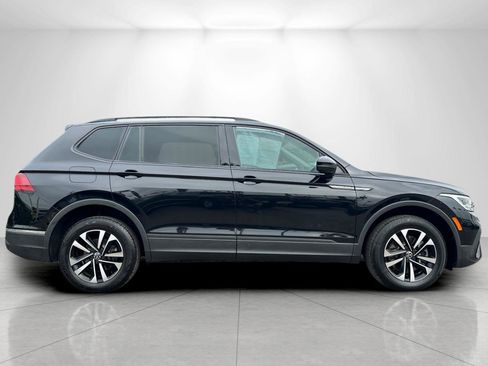 Used 2022 Volkswagen Tiguan S image 2