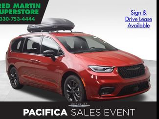 New 2025 Chrysler Pacifica Select w/ Fav Edition Package image 1