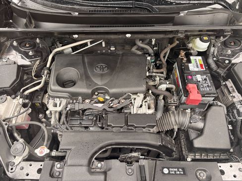Used 2019 Toyota RAV4 LE FWD image 28
