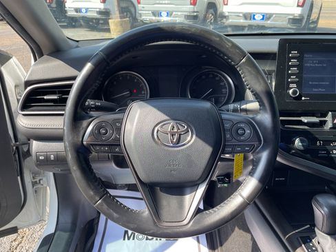 Used 2021 Toyota Camry SE image 10
