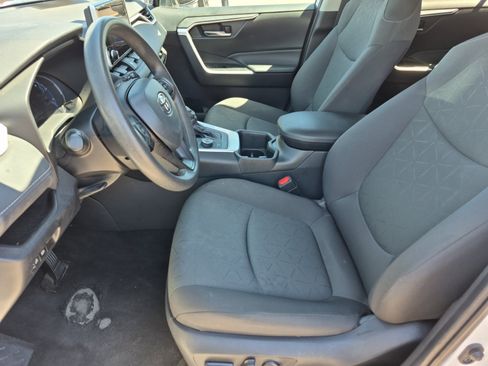 Used 2024 Toyota RAV4 XLE AWD/4WD image 17