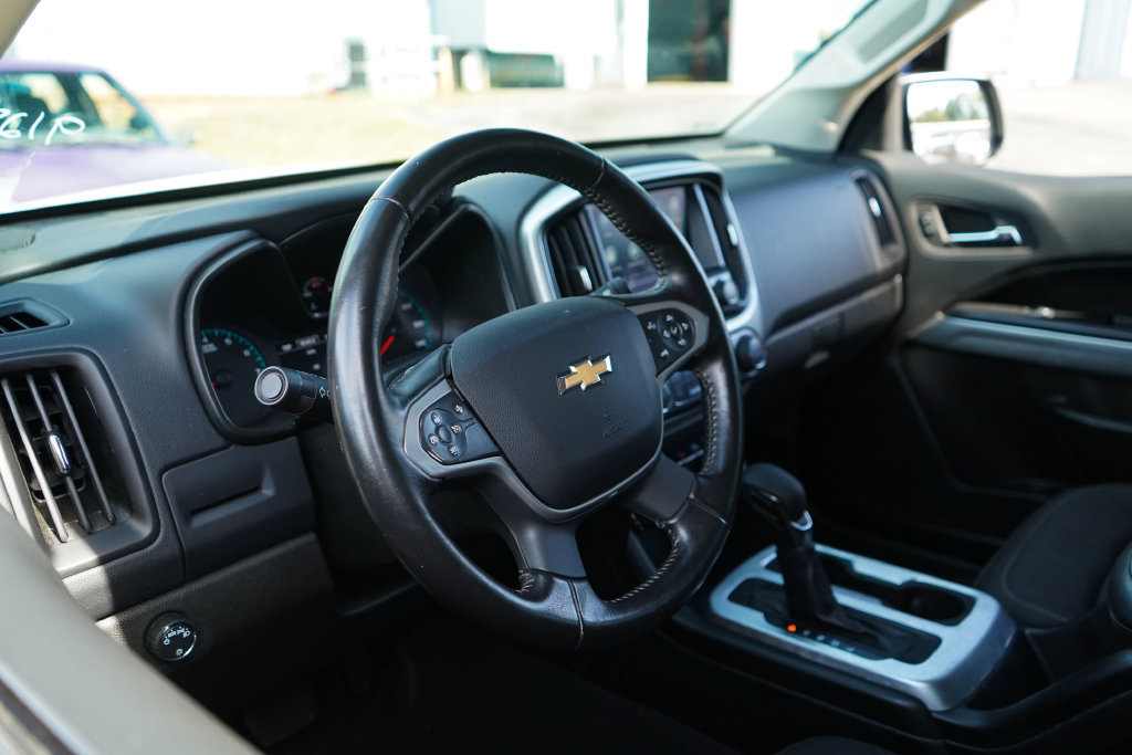 Used 2022 Chevrolet Colorado LT w/ Safety Package RWD image 6