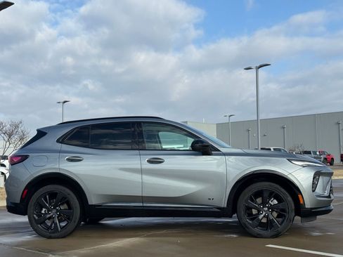 Certified 2025 Buick Envision Sport Touring image 9