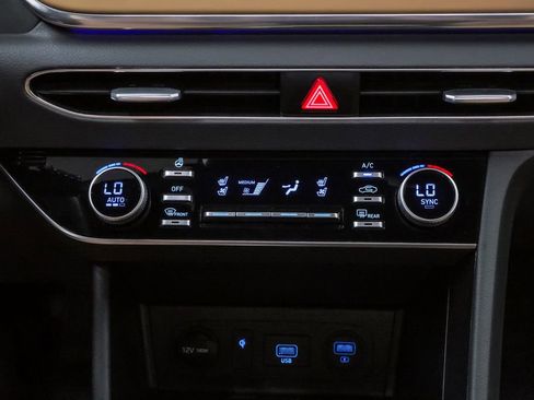 Used 2021 Hyundai Sonata Limited w/ Preferred Accessory Package image 18