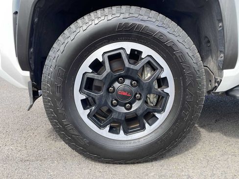 Used 2025 Toyota 4Runner TRD Off-Road Premium AWD/4WD image 19