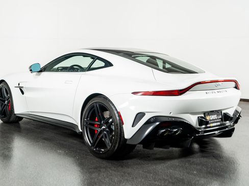 Used 2025 Aston Martin V8 Vantage Coupe image 29