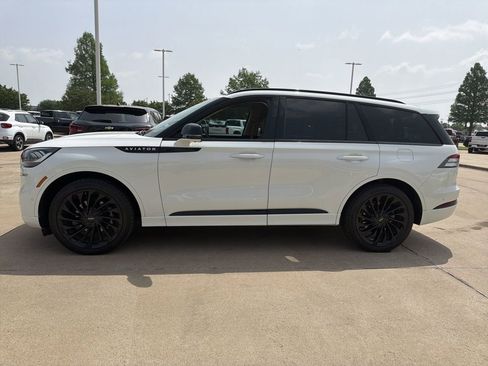 Used 2023 Lincoln Aviator Reserve w/ Equipment Group 201A RWD image 3
