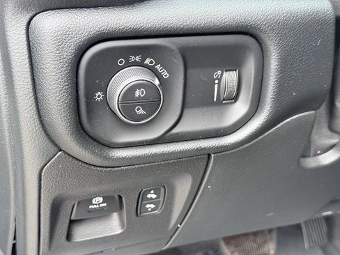 Used 2022 RAM 1500 Big Horn w/ Night Edition AWD/4WD image 17
