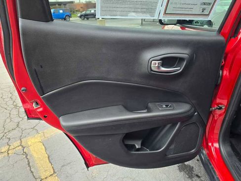 Used 2018 Jeep Compass Latitude w/ Popular Equipment Group image 6