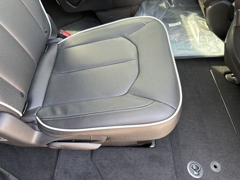 New 2026 Chrysler Pacifica Limited w/ S Appearance Package AWD/4WD image 15