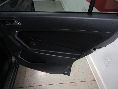 Used 2021 Volkswagen Tiguan SE AWD/4WD image 34