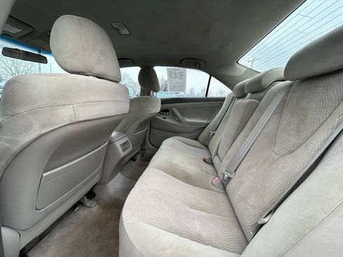 Used 2010 Toyota Camry LE FWD image 25