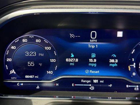 Used 2023 Chevrolet Suburban Z71 image 25