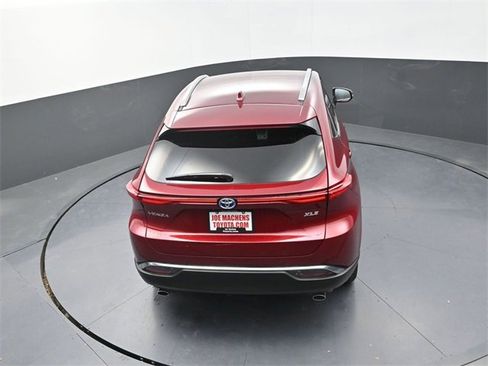Used 2024 Toyota Venza XLE image 24