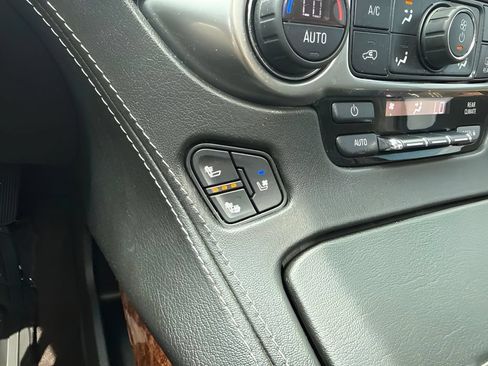 Used 2018 Chevrolet Suburban Premier AWD/4WD image 27