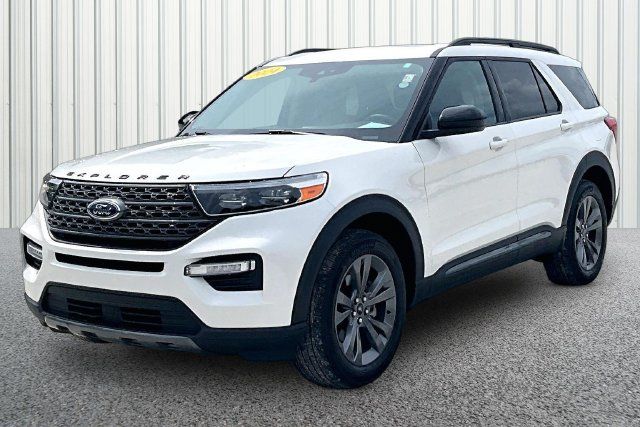 Used 2024 Ford Explorer XLT w/ Equipment Group 202A AWD/4WD image 2