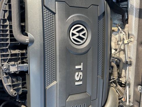 Used 2015 Volkswagen Golf S image 42