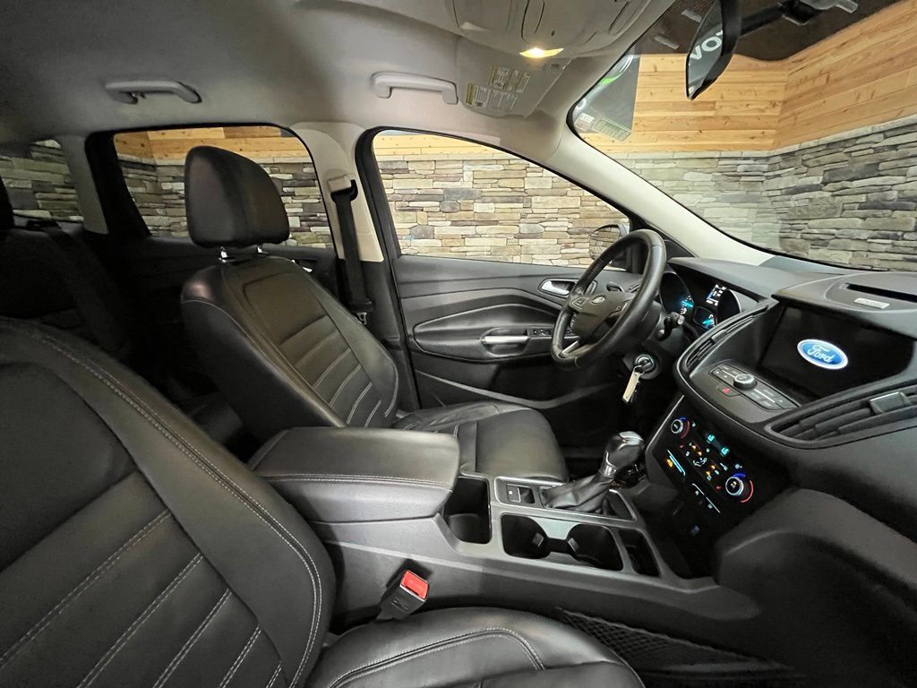 Used 2017 Ford Escape SE w/ SE Leather Comfort Package AWD/4WD image 29