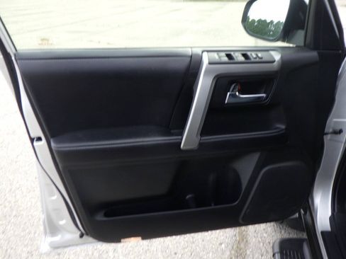 Used 2018 Toyota 4Runner SR5 Premium AWD/4WD image 9