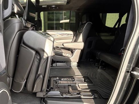 Certified 2023 Cadillac Escalade ESV V image 22