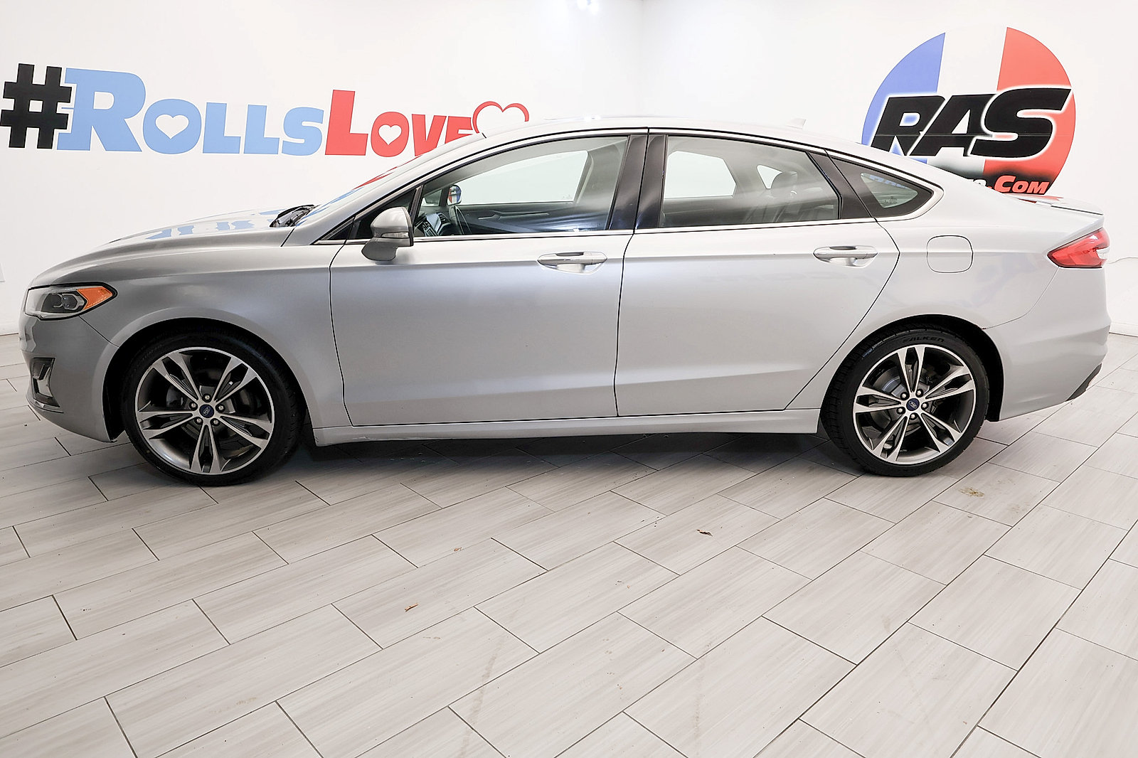 Used 2020 Ford Fusion Titanium FWD image 2