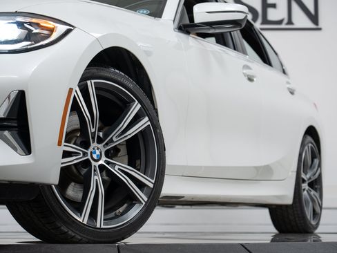 Used 2019 BMW 330i xDrive Sedan w/ Premium Package AWD/4WD image 27