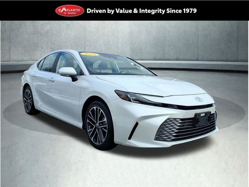 Used 2025 Toyota Camry XLE w/ Premium Package image 1
