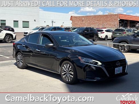 Used 2025 Nissan Altima 2.5 SV FWD image 1