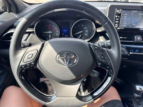 Used 2018 Toyota C-HR XLE FWD image 15