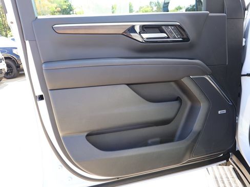 New 2026 Chevrolet Suburban High Country AWD/4WD image 12
