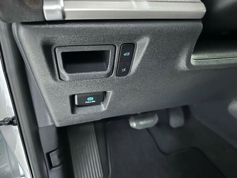 Certified 2025 Ford Expedition Active image 37