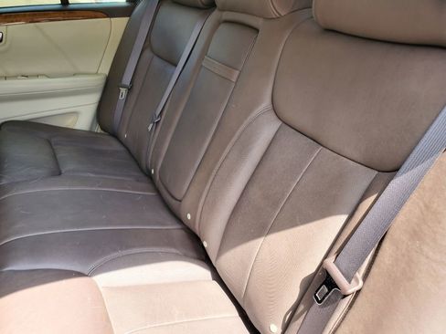 Used 2010 Cadillac DTS Platinum image 28