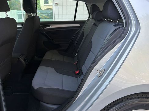 Used 2016 Volkswagen e-Golf SE w/ DC Fast Charging Package FWD image 16