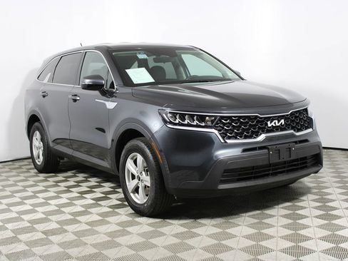 Used 2023 Kia Sorento LX image 17