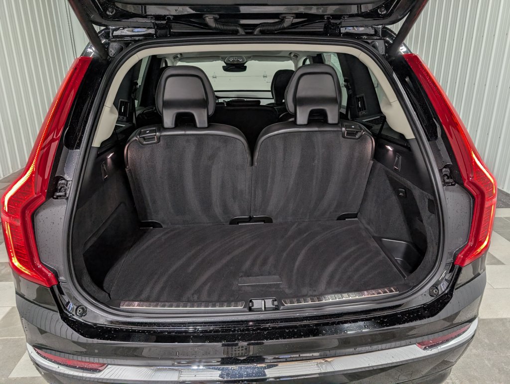Used 2025 Volvo XC90 B5 Core AWD/4WD image 25