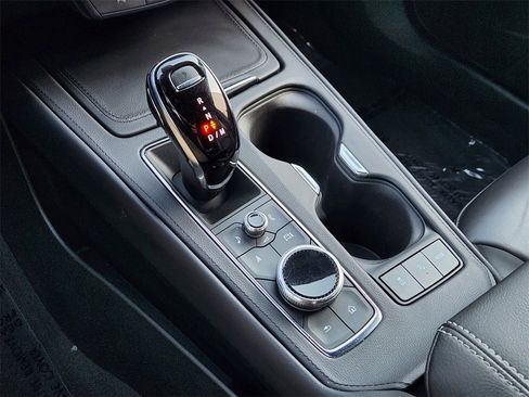 Used 2024 Cadillac XT4 Premium Luxury image 19