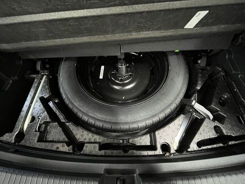 Certified 2024 Volkswagen Tiguan SE R-Line image 29